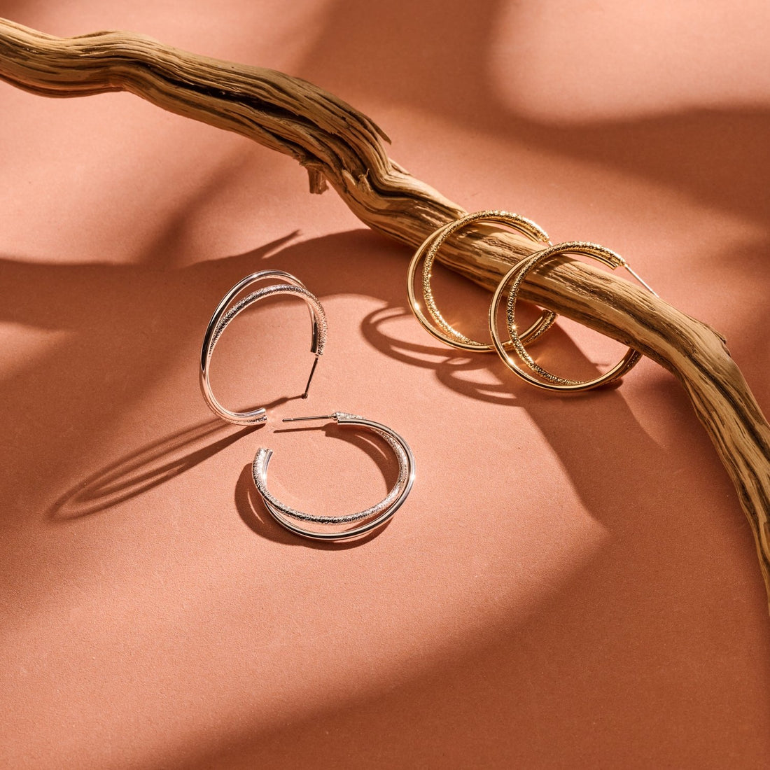 Ohrringe: Textured Duo Creolen